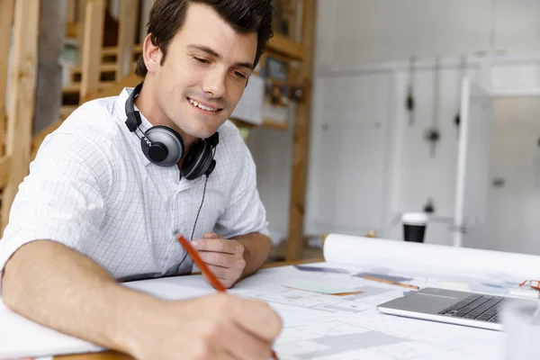 Young businessman in office — Stock Photo, Image