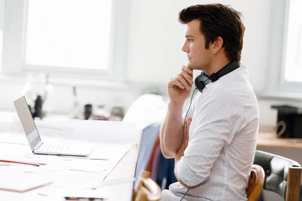 Young businessman in office — Stock Photo, Image