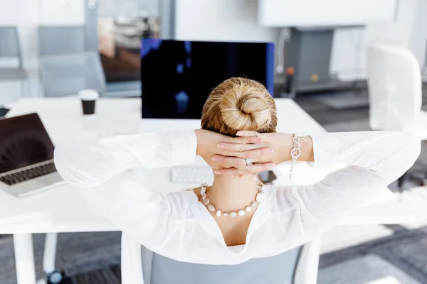 Attractive office worker sitting at desk — Stock Photo, Image