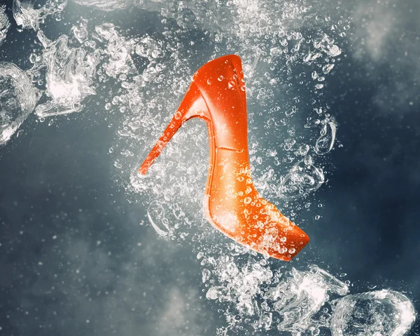 Zapatos bajo el agua — Foto de Stock