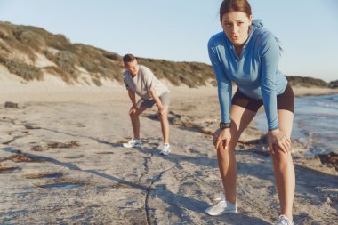 Plaj birlikte eğitim genç Çift