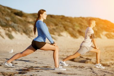 Plaj birlikte eğitim genç Çift