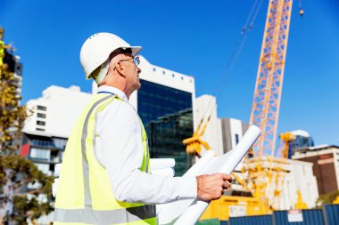 İnşaat alanında mühendis.