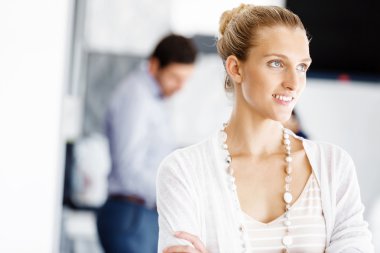 Office çekici kadın işçi