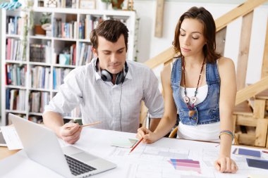 İki genç insan start-up takım