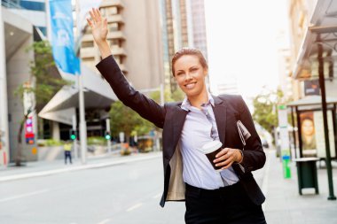 Taksi yakalamak iş kadın portresi