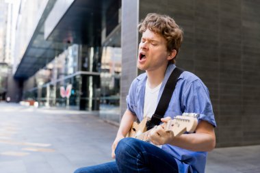 Gitar City ile genç müzisyen