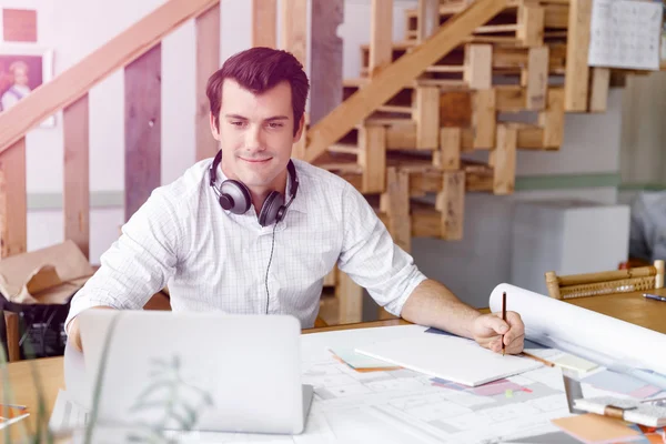 Young businessman in office — Stock Photo, Image