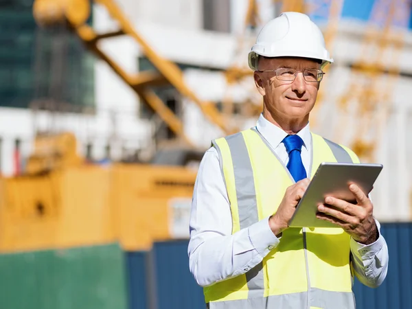 Ingenjör byggmästare på byggarbetsplatsen — Stockfoto