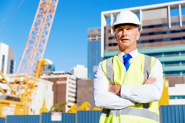 Engenheiro construtor em canteiro de obras — Fotografia de Stock