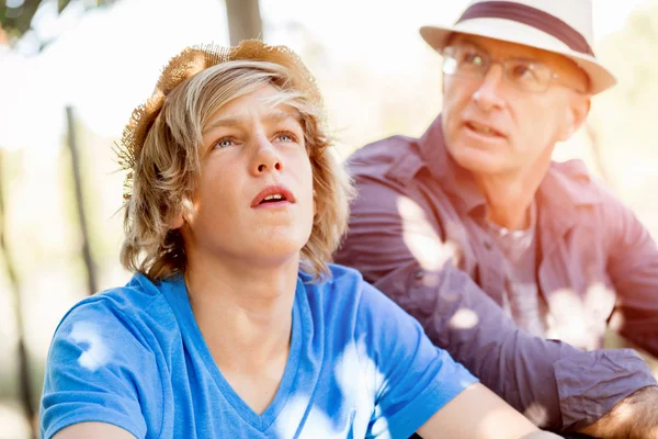 Padre e figlio in vigna — Foto Stock