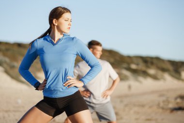 Plaj birlikte eğitim genç Çift