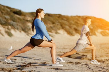 Plaj birlikte eğitim genç Çift