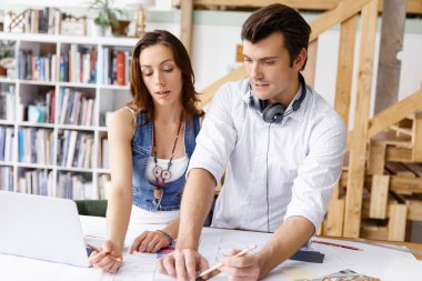 İki genç insan start-up takım