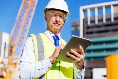 İnşaat alanında mühendis.