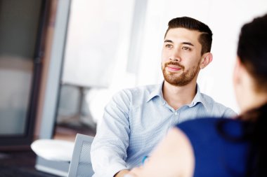 ofis yakışıklı işadamı