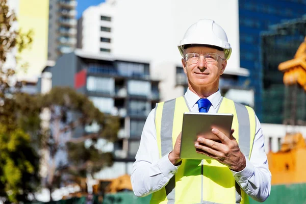 Ingeniero constructor en la obra — Foto de Stock