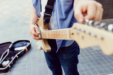 Gitar City ile genç müzisyen