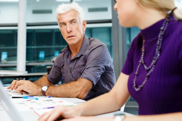 Collega's samen te werken — Stockfoto