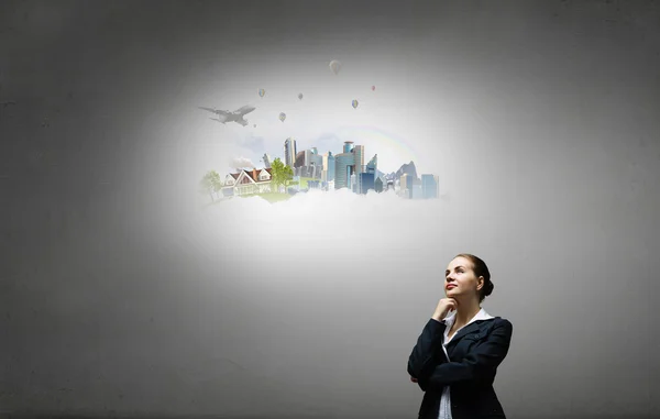 Mujer pensativa y sus pensamientos — Foto de Stock