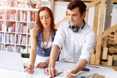 İki genç insan start-up takım