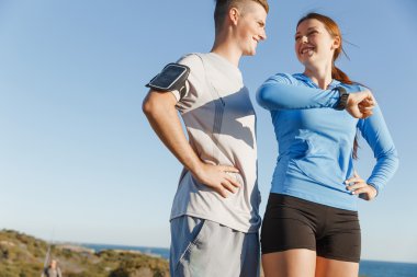 Plaj birlikte eğitim genç Çift