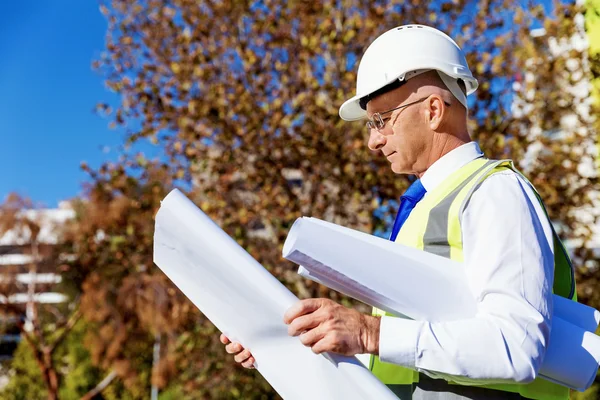 Ingeniero constructor en la obra —  Fotos de Stock