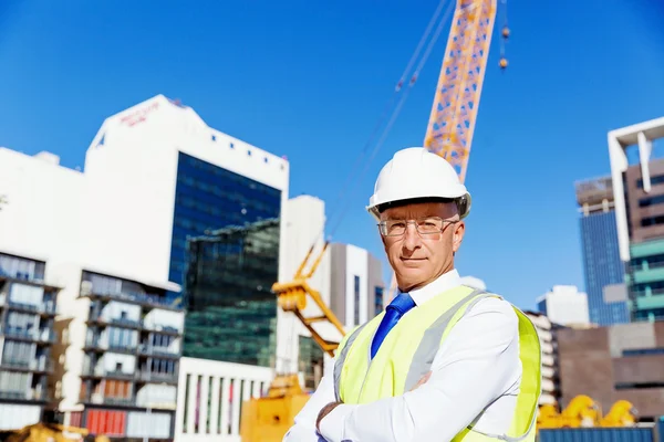 Инженер-строитель на стройплощадке — стоковое фото