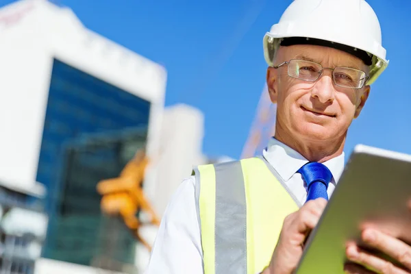 Ingeniero constructor en la obra — Foto de Stock