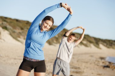 Plaj birlikte eğitim genç Çift