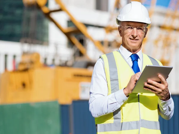 Ingenjör byggmästare på byggarbetsplatsen — Stockfoto