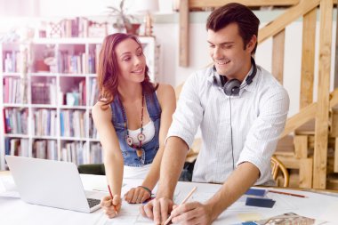 İki genç insan start-up takım