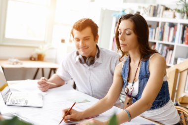 İki genç insan start-up takım