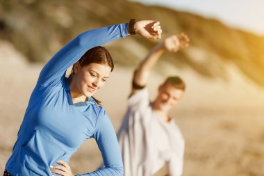 Plaj birlikte eğitim genç Çift