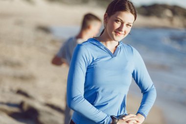 Plaj birlikte eğitim genç Çift