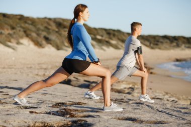 Plaj birlikte eğitim genç Çift