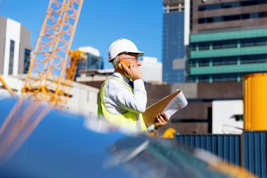 İnşaat alanında mühendis.