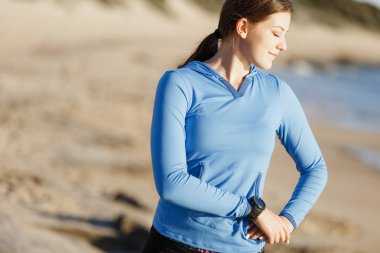 Plaj birlikte eğitim genç Çift