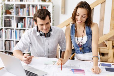 İki genç insan start-up takım