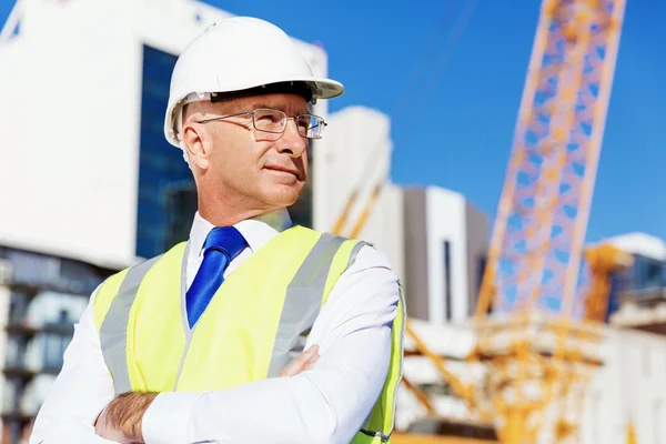 Engenheiro construtor em canteiro de obras — Fotografia de Stock