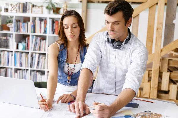 Start-up Team of two young people — Stock Photo, Image