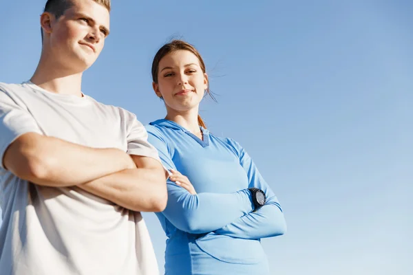 Young couple on beach training together — Stock Photo, Image