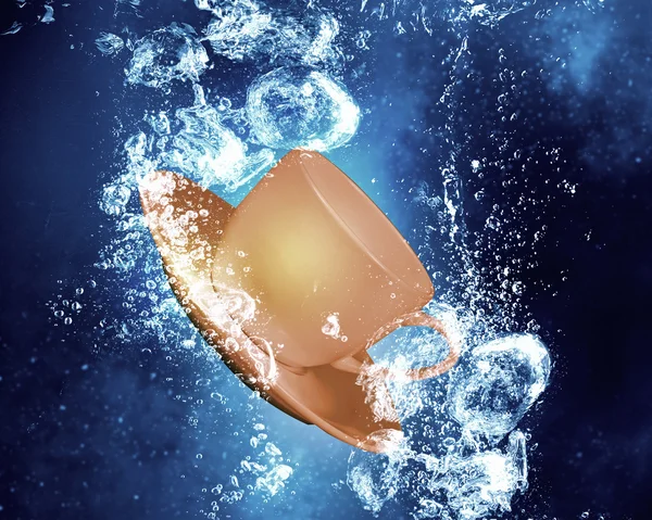 Cup under water — Stock Photo, Image