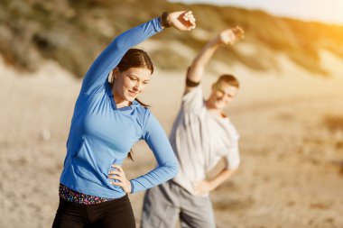 Plaj birlikte eğitim genç Çift