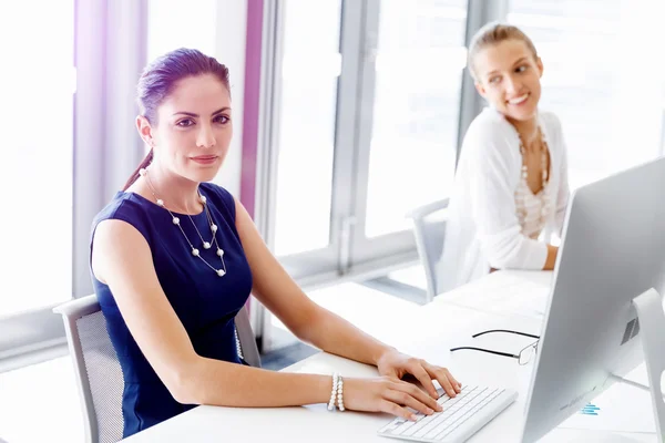 Attractive office worker sitting at desk — Stock Photo, Image