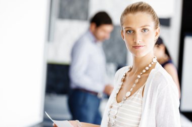 Office çekici kadın işçi