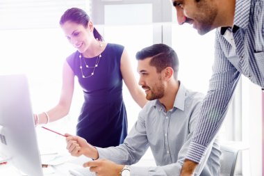 Modern ofisteki iş adamları