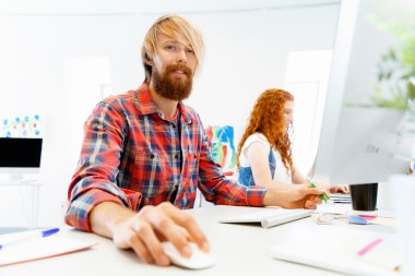 ofis yakışıklı işadamı