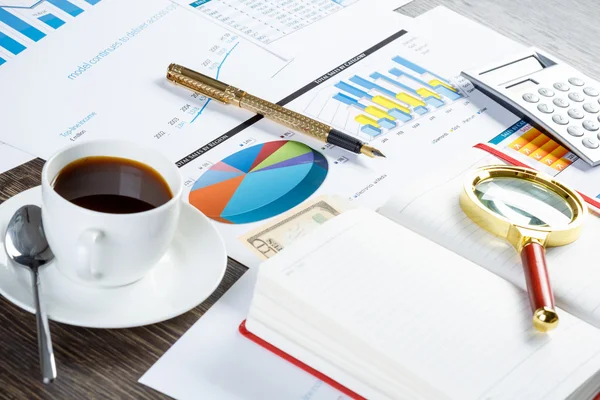 Financial charts and graphs on the table — Stock Photo, Image