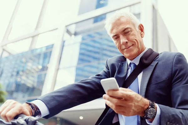 Successful businessman riding bicycle — Stock Photo, Image